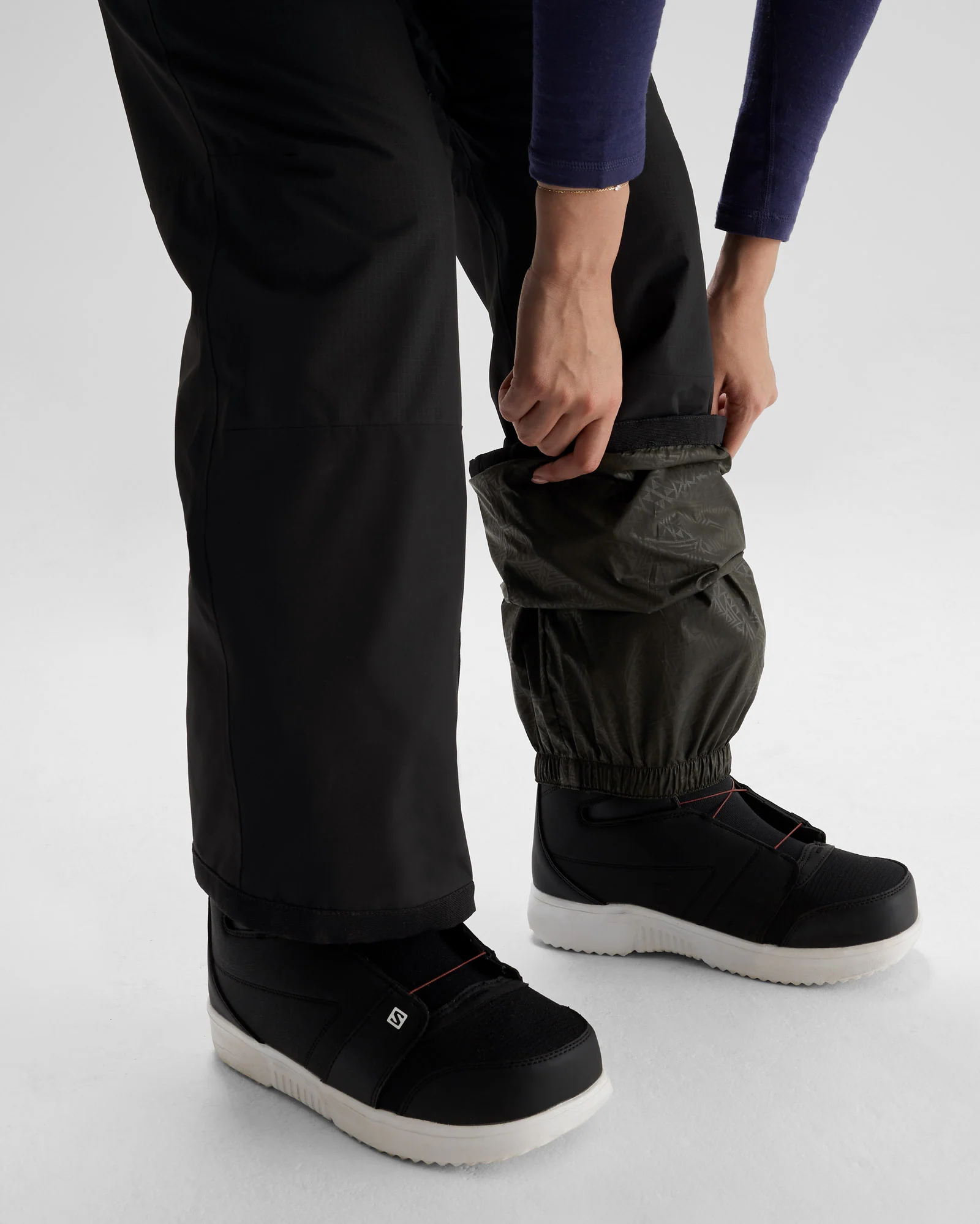 PWDR-Days Women's 2-layer Insulated Bib Pants - Black Stingray - Image 7