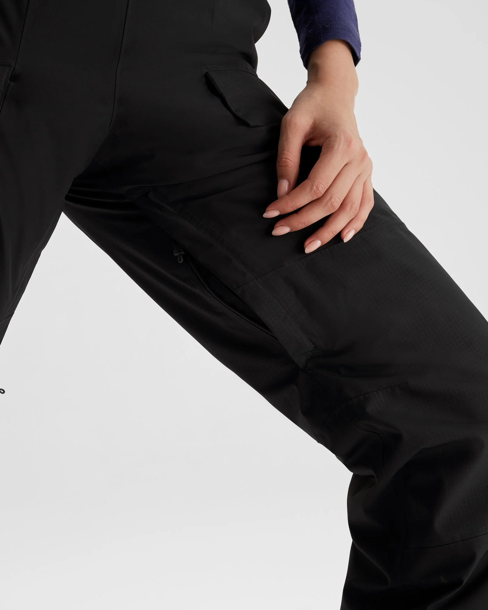 PWDR-Days Women's 2-layer Insulated Bib Pants - Black Stingray - Image 8