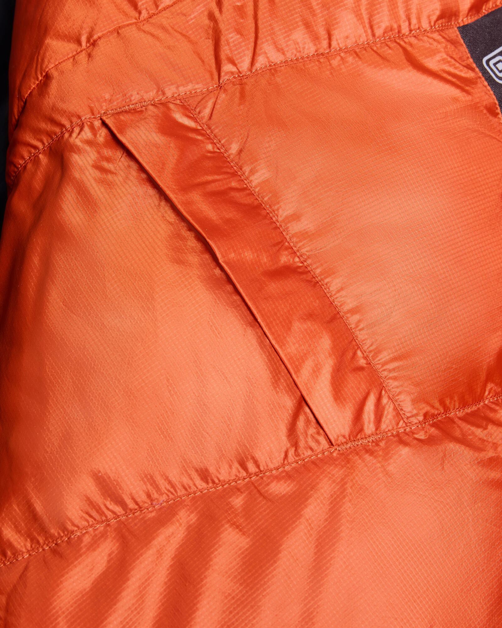 Zenter -3°C Down Sleeping Bag - Regular - Black Stingray/Dark Moss - Image 9