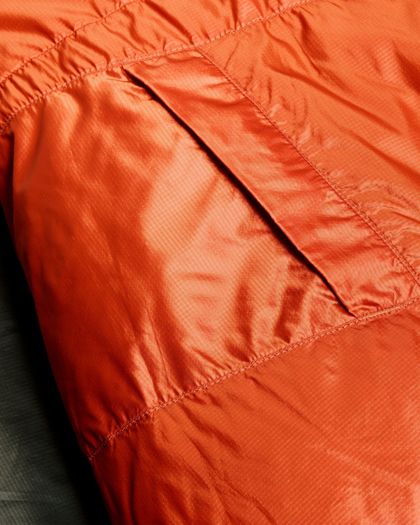 Zenter -8°C Down Sleeping Bag - Regular - Dark Moss/Black Stingray - Image 9